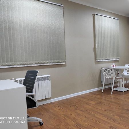 1-Bedroom Apartment In The Very City Center Tashkent Esterno foto
