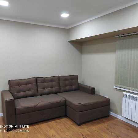 1-Bedroom Apartment In The Very City Center Tashkent Esterno foto