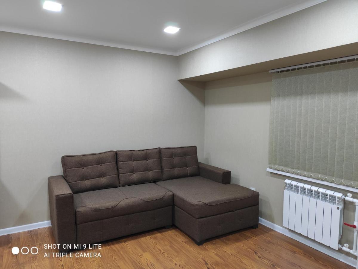 1-Bedroom Apartment In The Very City Center Tashkent Esterno foto